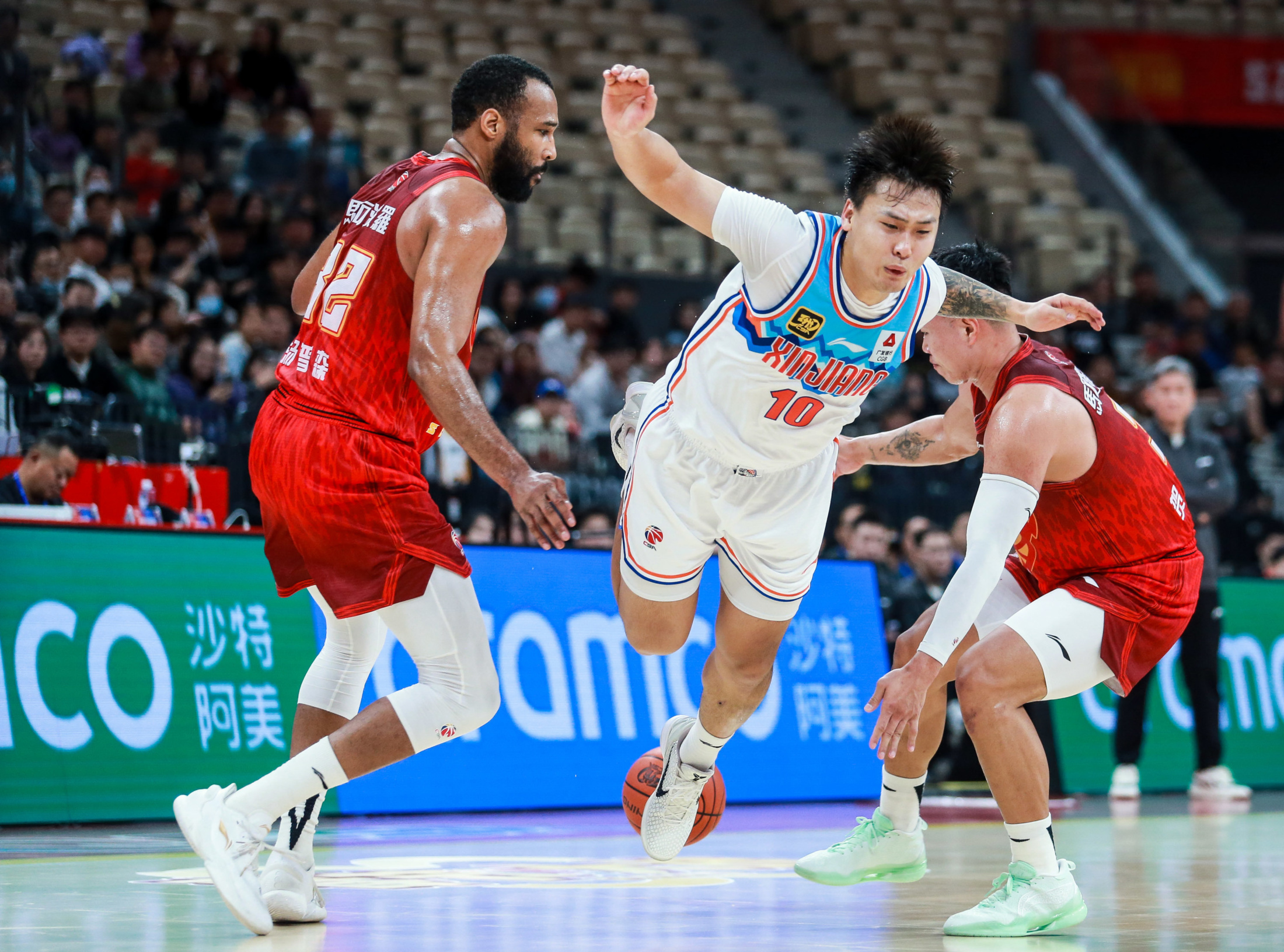 今晨阿斯顿维拉防线松动：CBA季后赛节点到来，媒体盛赞，身体对抗强度拉满的简单介绍爱游戏官网