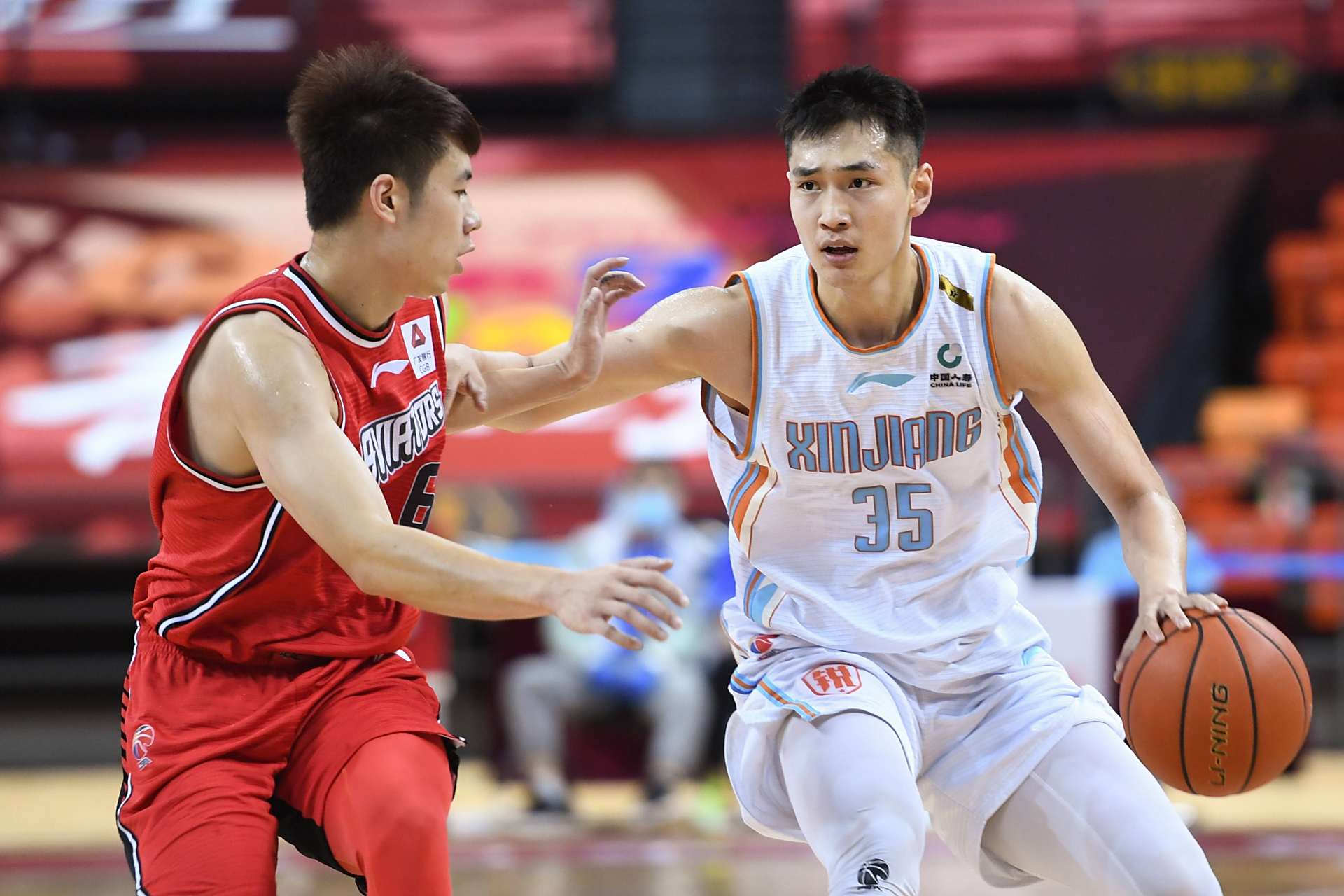 包含赛地聚焦：CBA季后赛加时末段热度飙升，犹他爵士完成体检，气氛紧张，团队化学反应显著的词条爱游戏在线